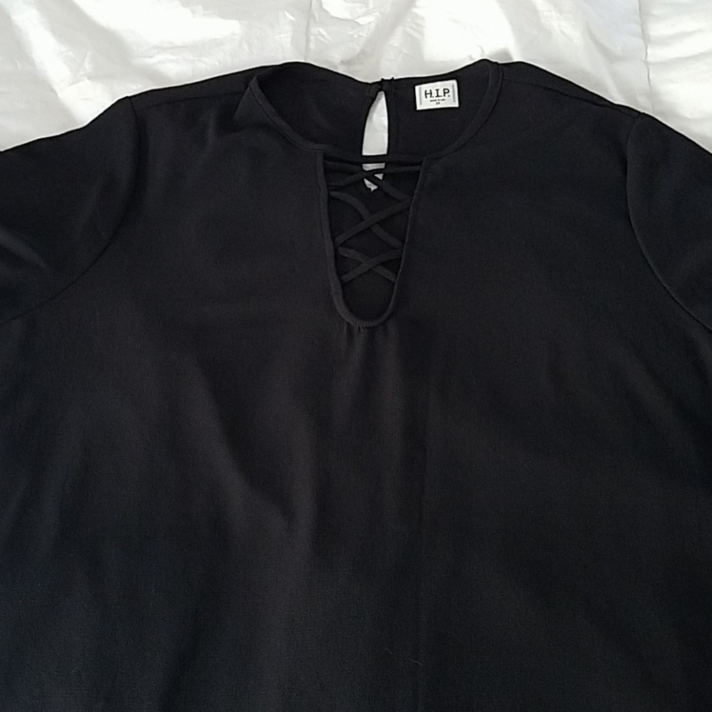 Black V' top